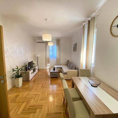 Apartman A&M Tivat Buitenkant foto