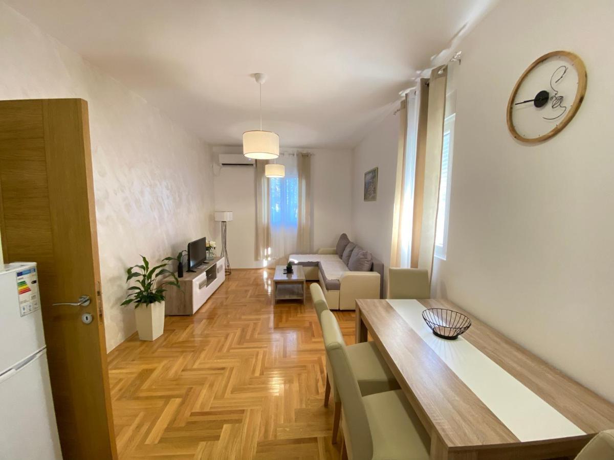 Apartman A&M Tivat Buitenkant foto